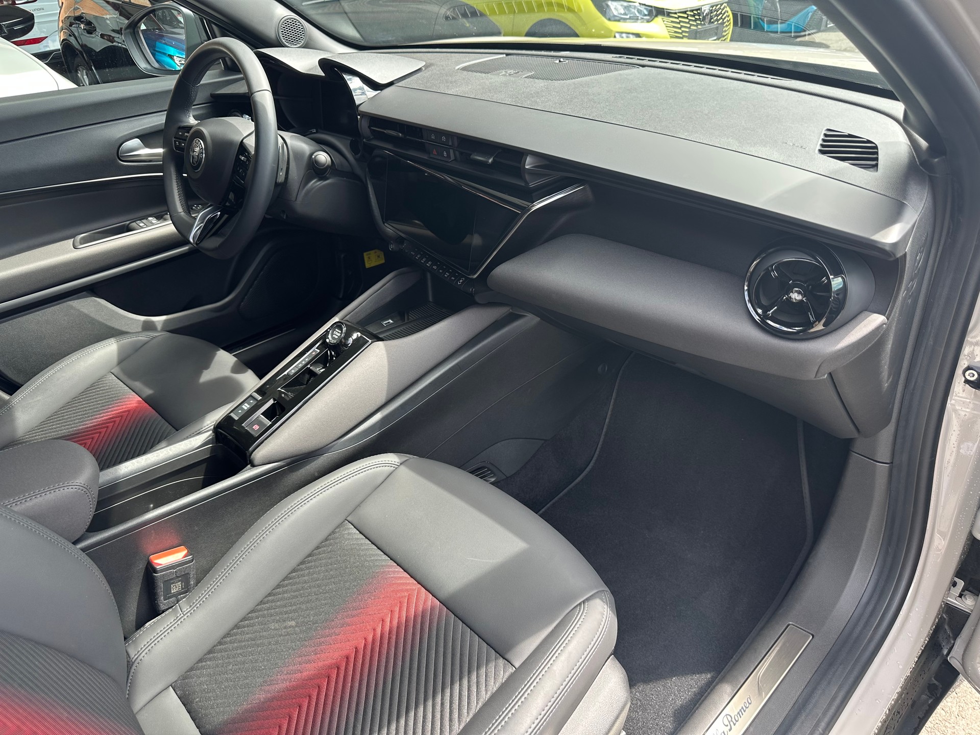 ALFA ROMEO Junior 1.2 48V Hybrid Speciale Pack Tech-image-4