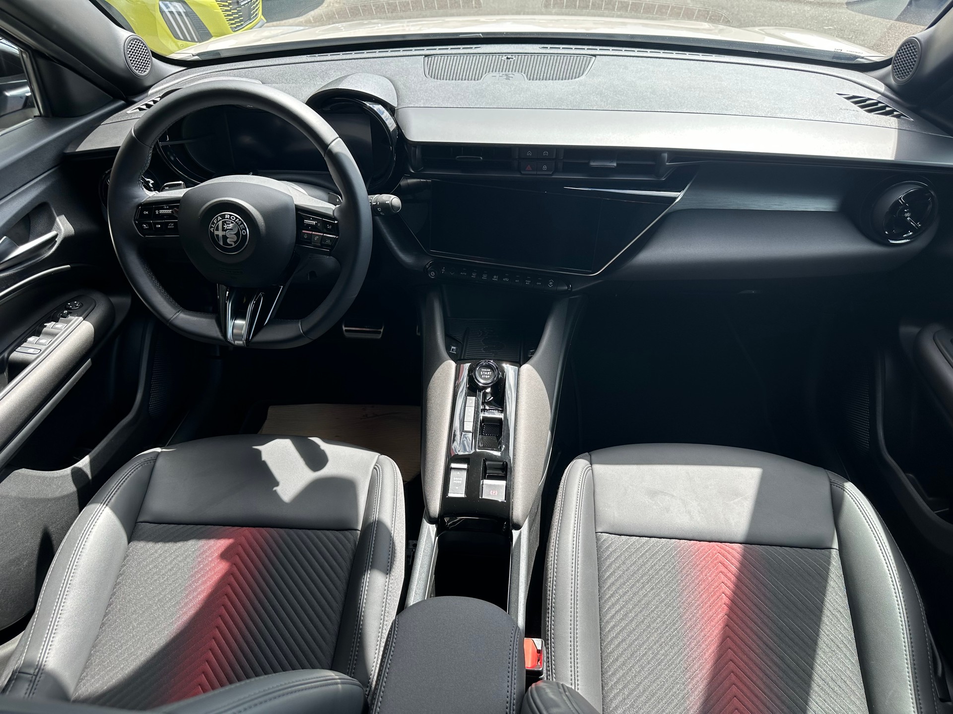 ALFA ROMEO Junior 1.2 48V Hybrid Speciale Pack Tech-image-5