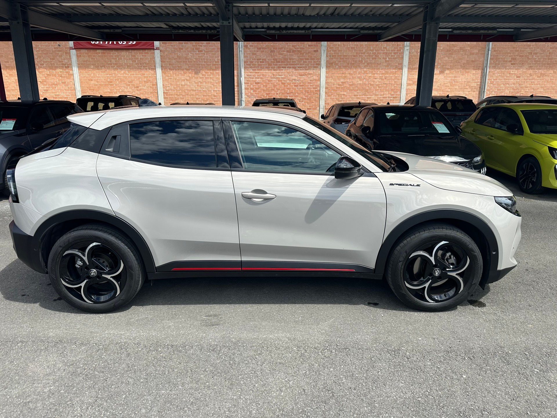 ALFA ROMEO Junior 1.2 48V Hybrid Speciale Pack Tech-image-2