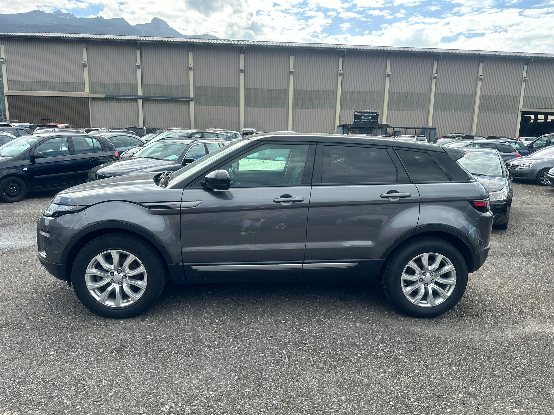 LAND ROVER Range Rover Evoque 2.0 TD4 HSE Dynamic AT9-image-2