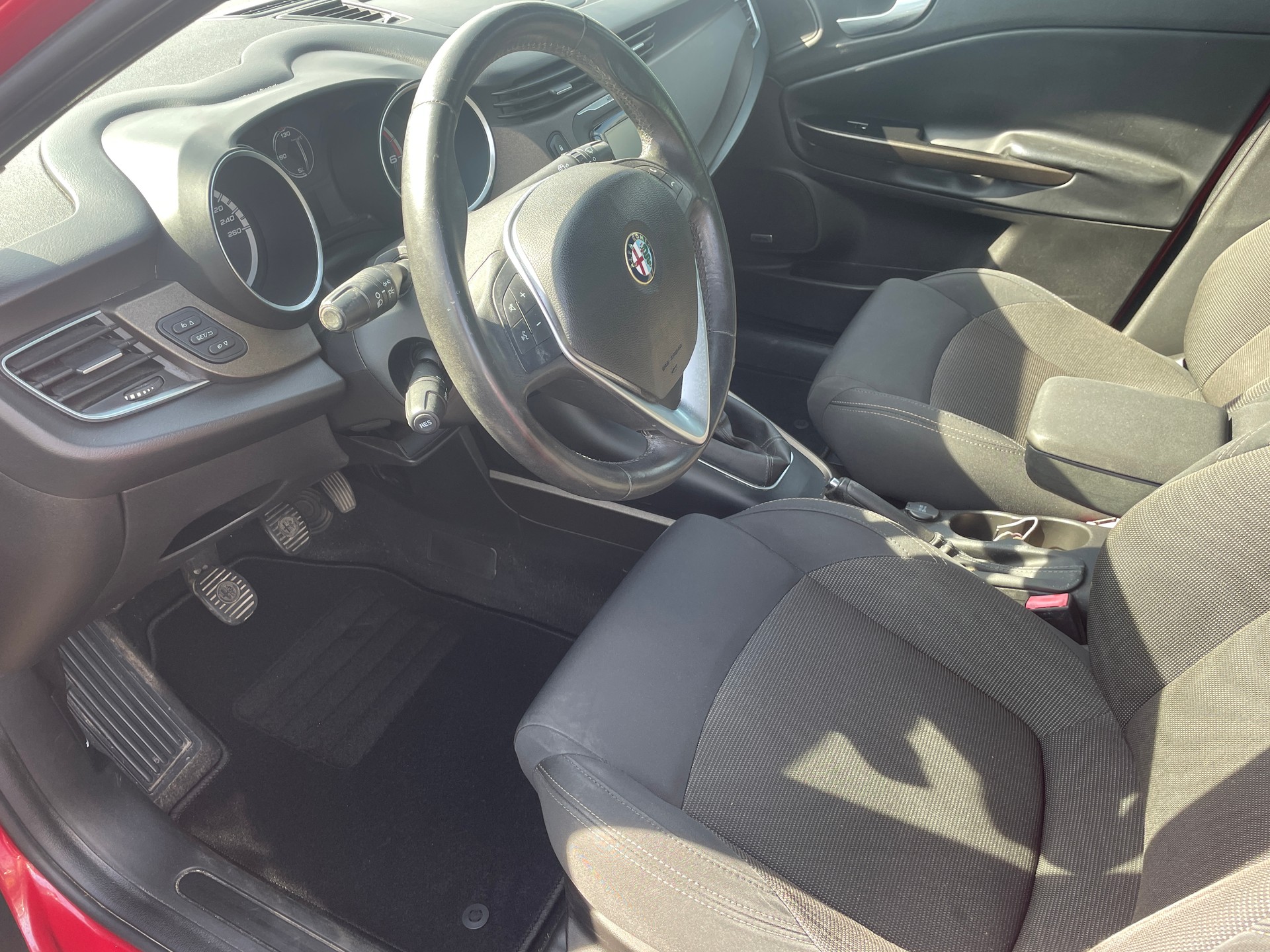 ALFA ROMEO Giulietta 2.0 JTDM Sprint-image-13