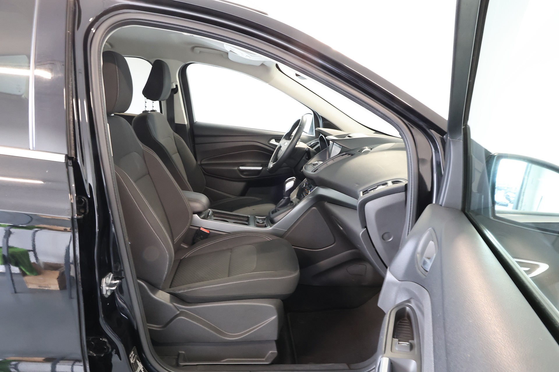 FORD Kuga 2.0 TDCi Trend+ 4WD PowerShift-image-11