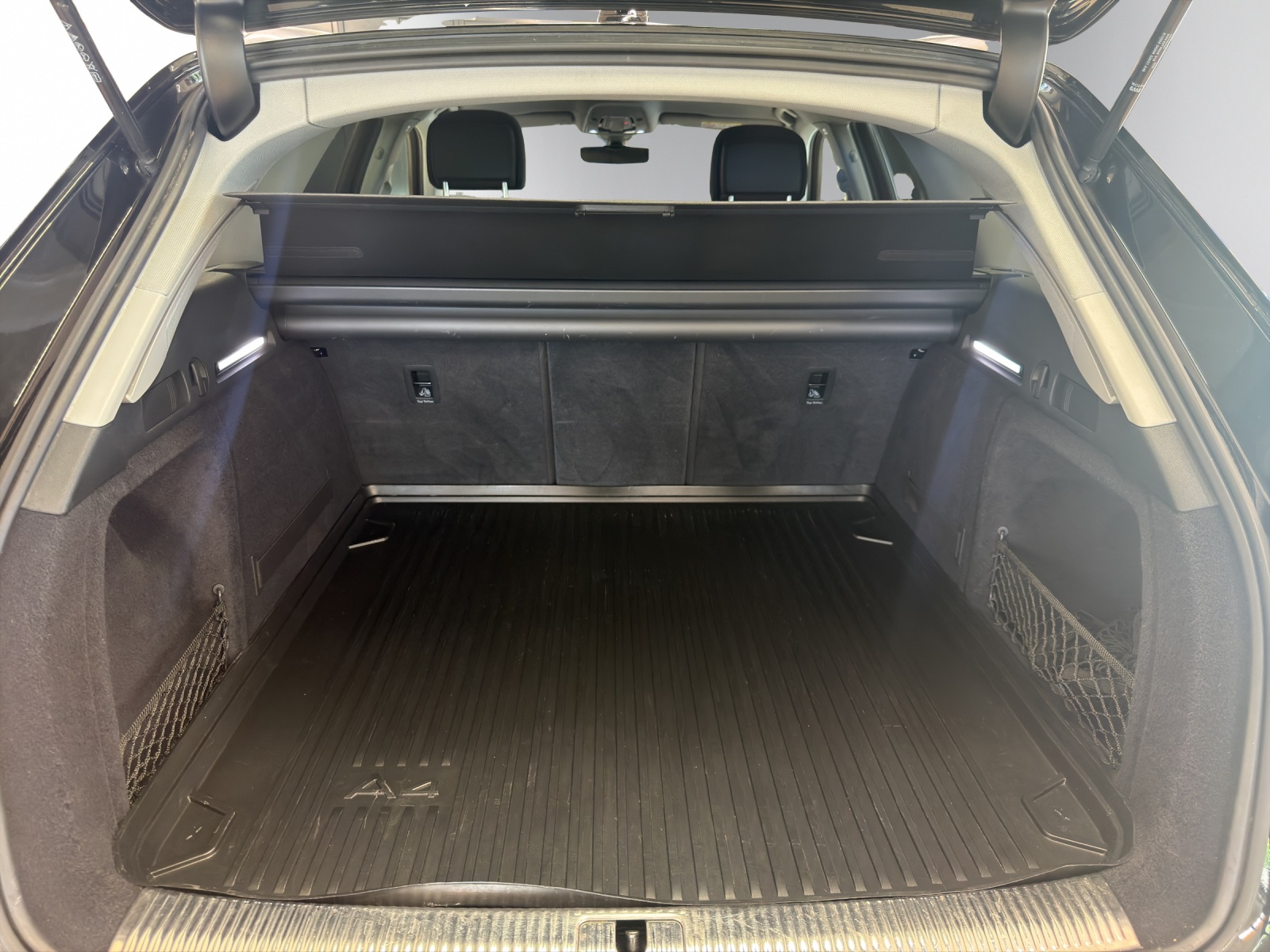 AUDI A4 Avant 40 adv S-tro qua-image-11