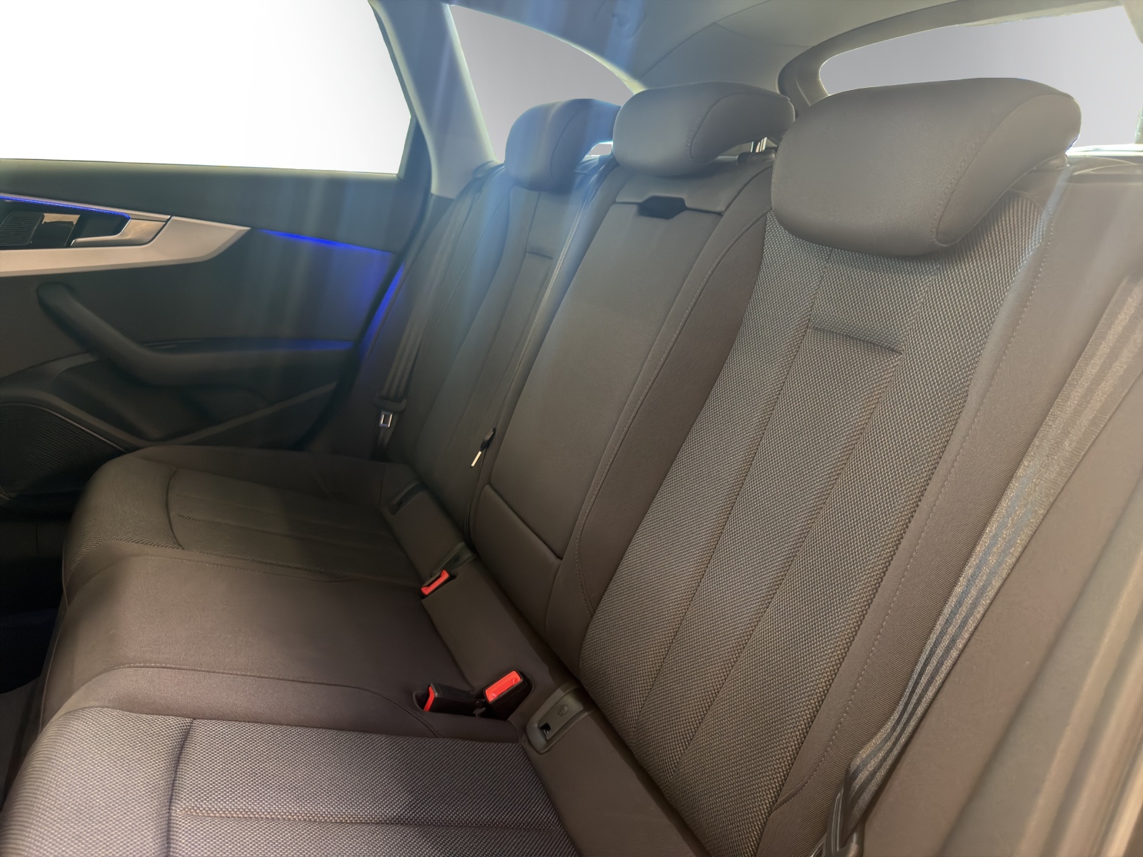 AUDI A4 Avant 40 adv S-tro qua-image-12
