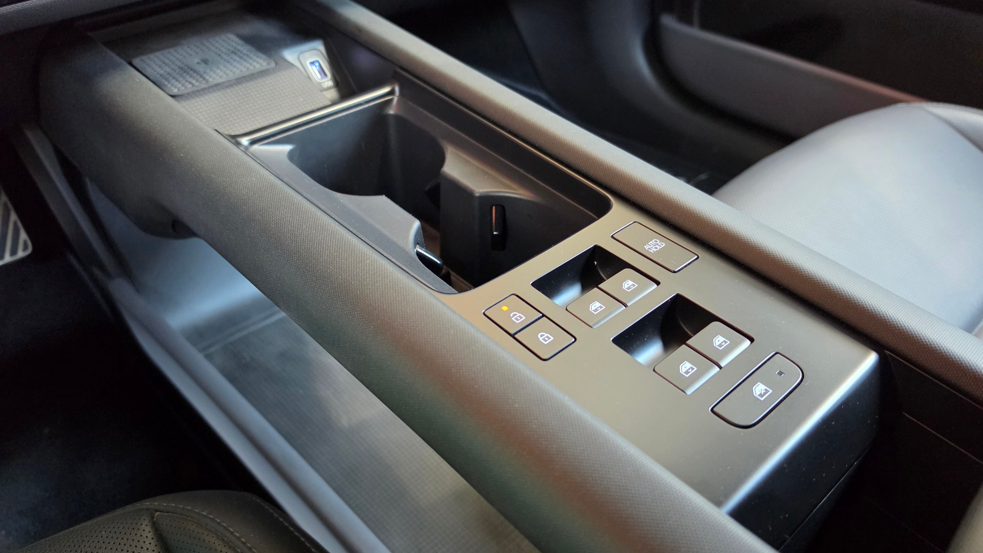 HYUNDAI Ioniq 6 77kWh Launch Edition 4WD-image-26