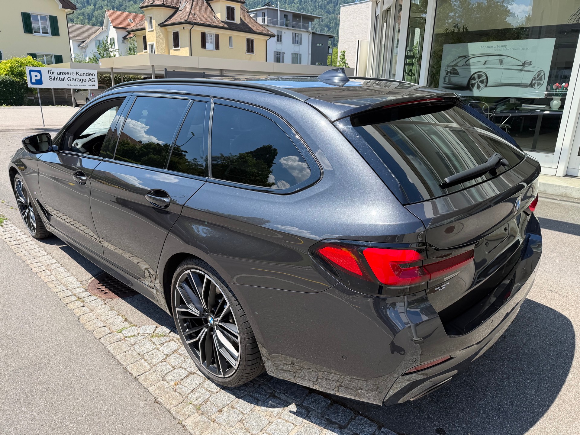 BMW 540d xDrive 48V Touring M Sport Steptronic-image-2