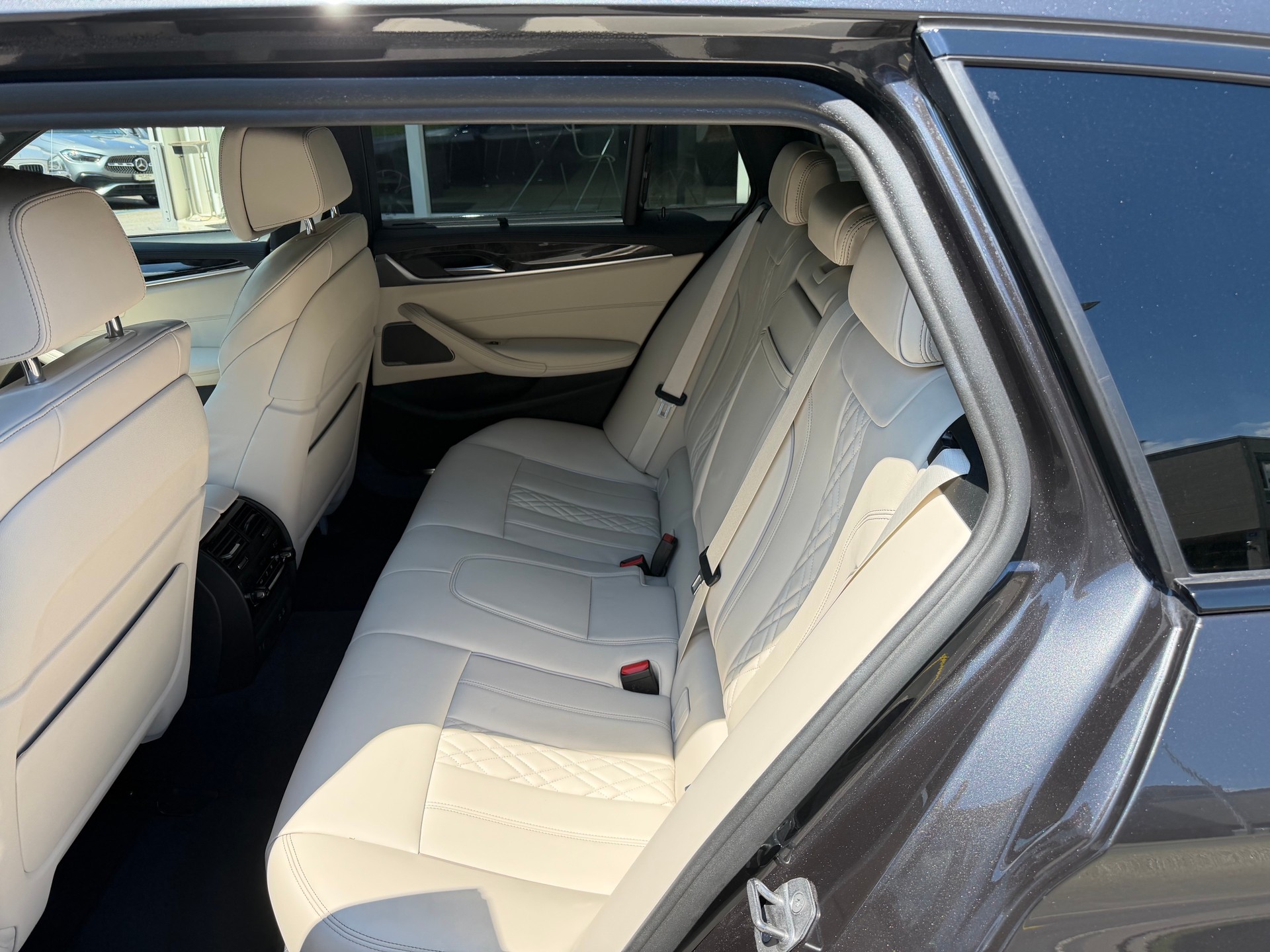 BMW 540d xDrive 48V Touring M Sport Steptronic-image-10