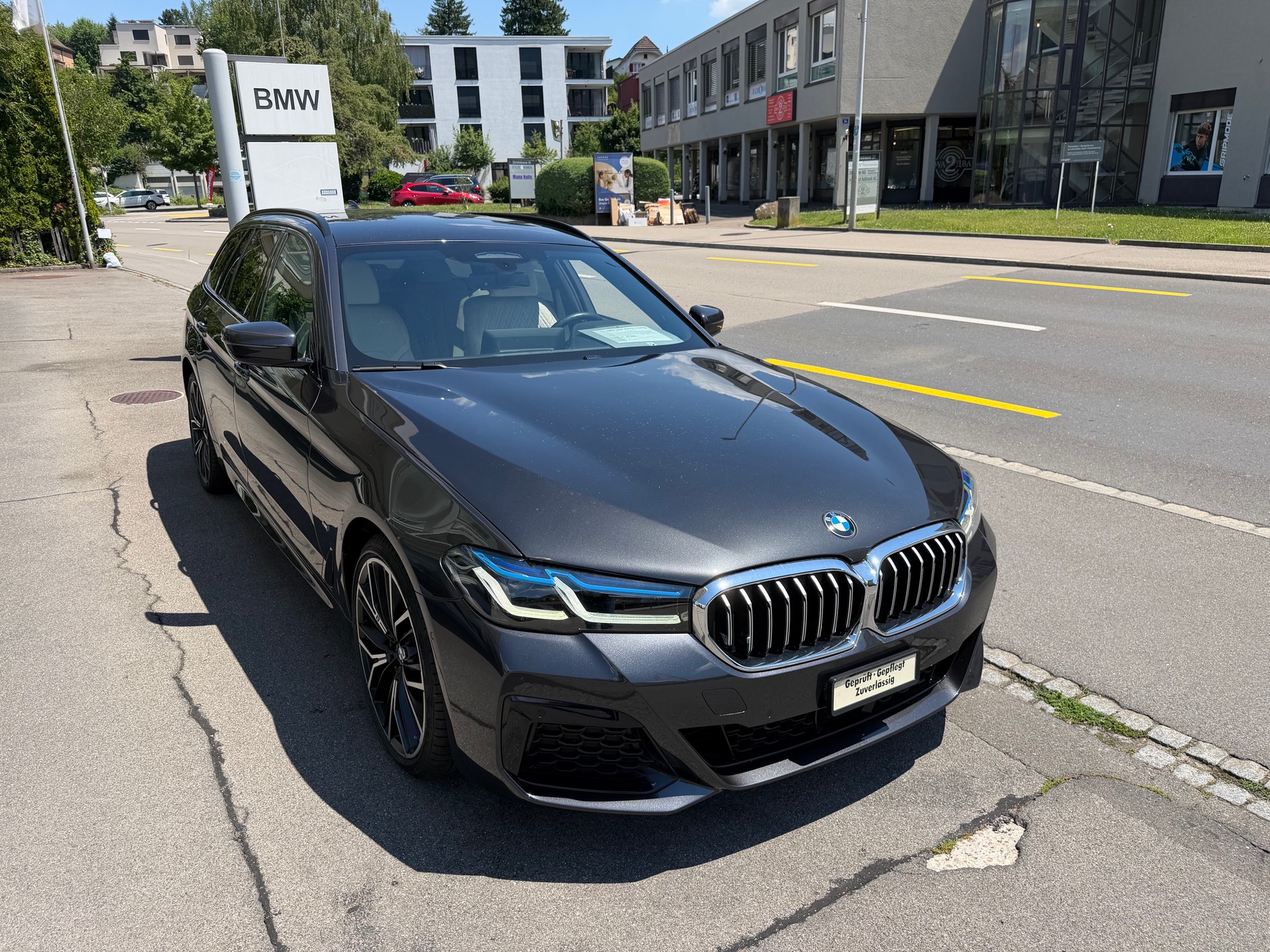 BMW 540d xDrive 48V Touring M Sport Steptronic-image-5