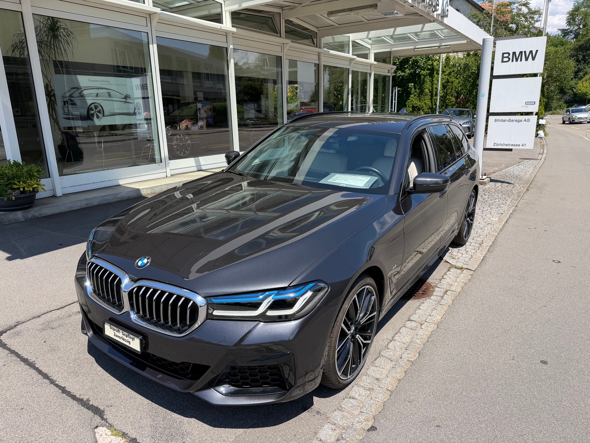 BMW 540d xDrive 48V Touring M Sport Steptronic-image-0