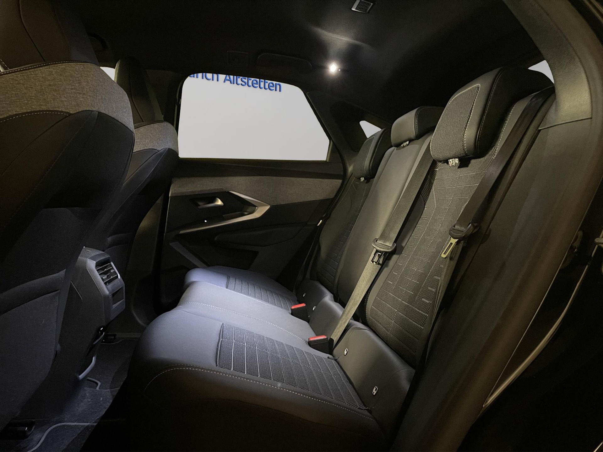 PEUGEOT 3008 e-Allure-image-7