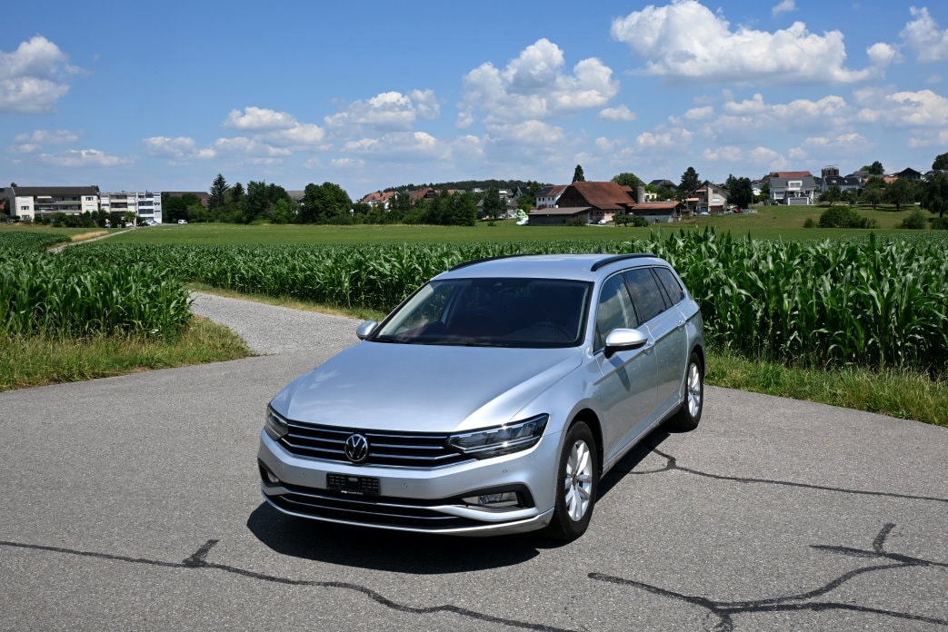 VW Passat Variant 2.0 TDI Business DSG-image-0