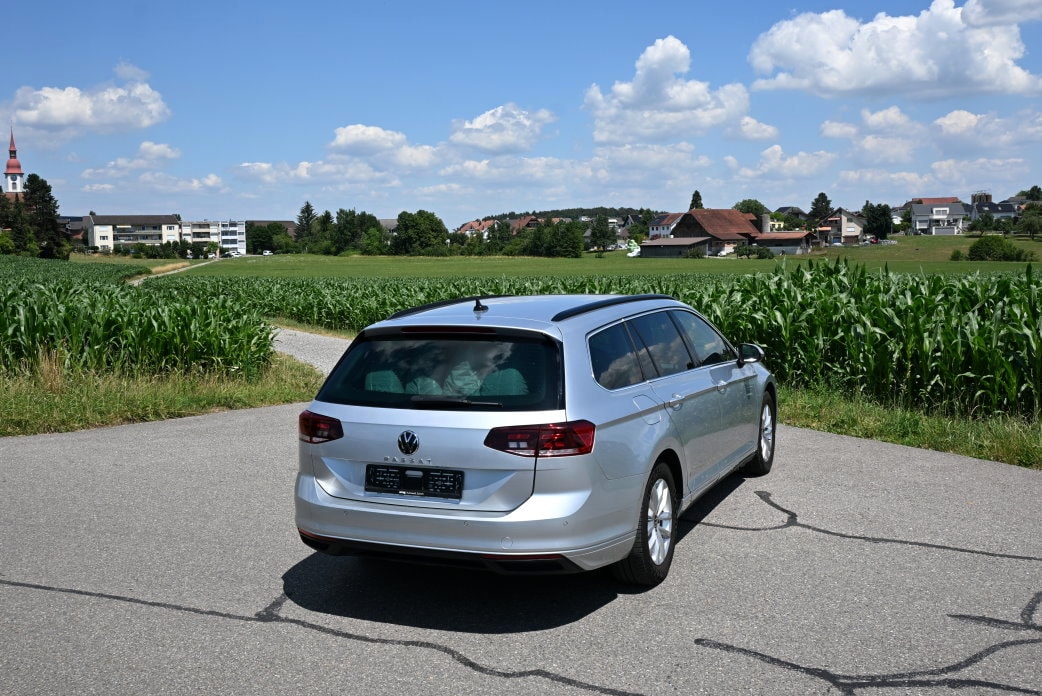 VW Passat Variant 2.0 TDI Business DSG-image-2