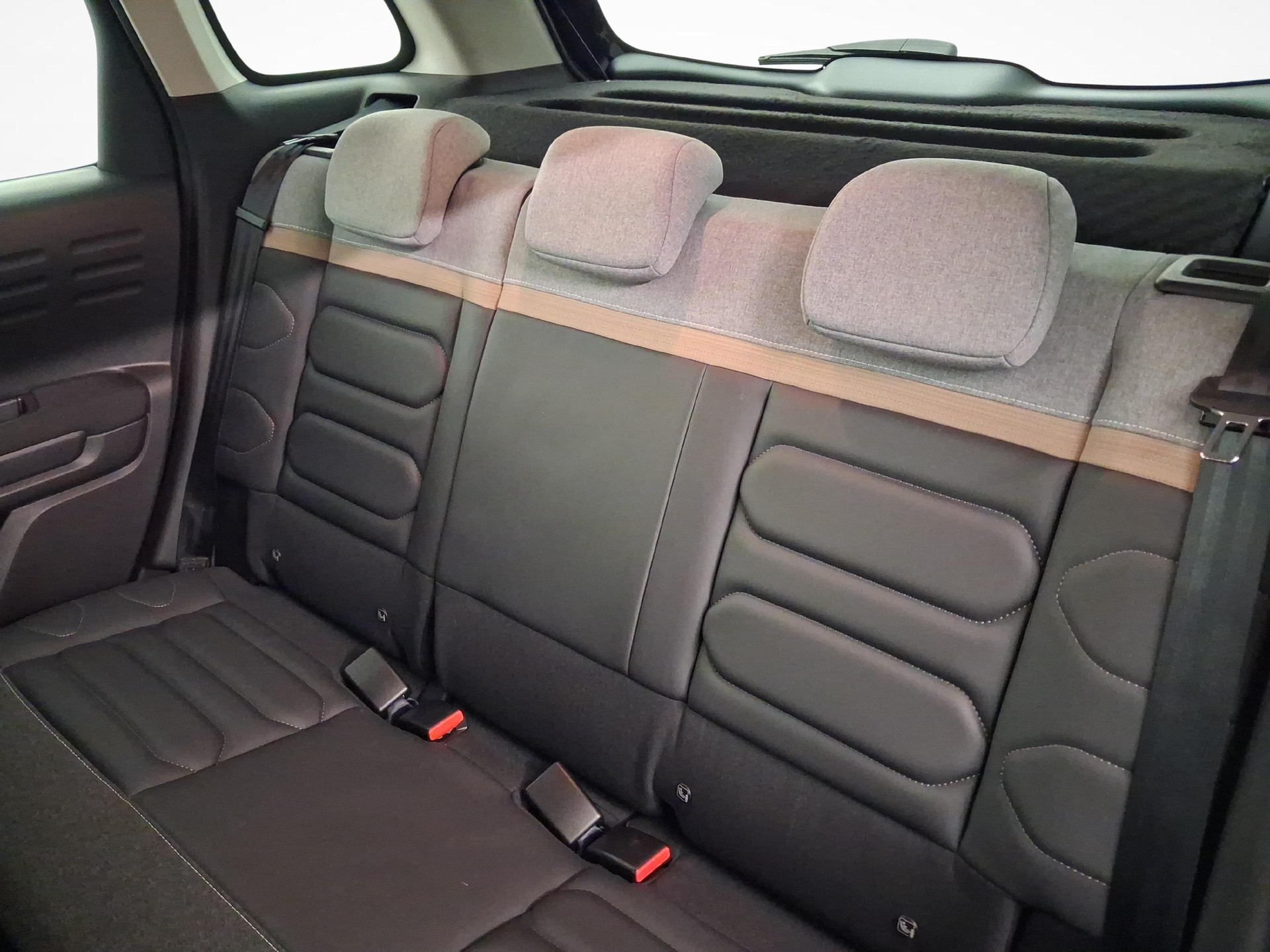 CITROEN C3 Aircross 1.2 PureTech 130 Shine-image-10