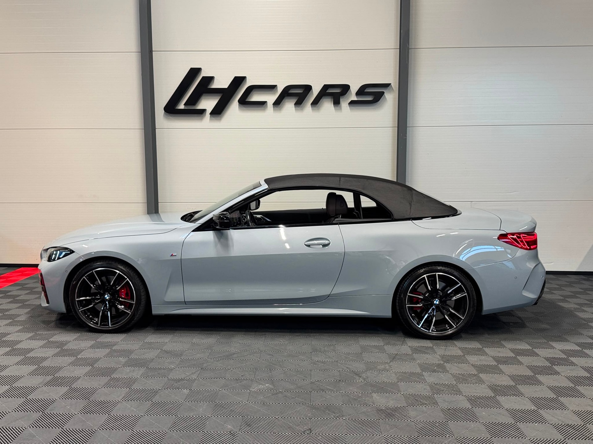 BMW M440i xDrive Cabrio-image-2