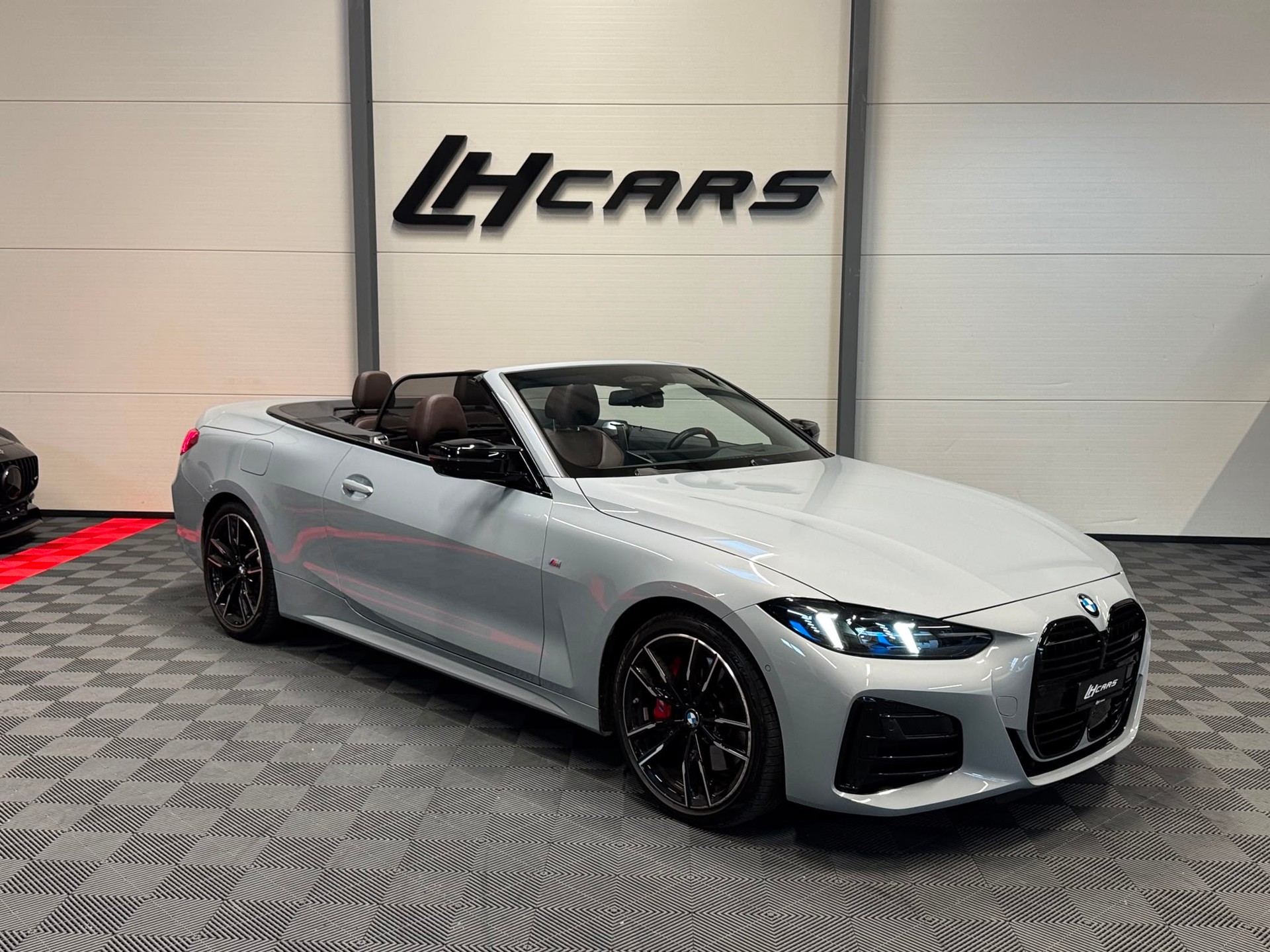 BMW M440i xDrive Cabrio-image-6