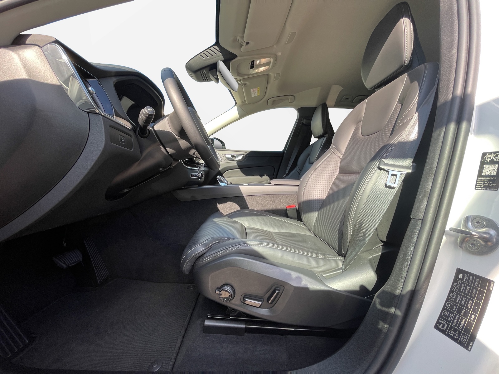VOLVO XC60 2.0 B5 MH Plus Dark AWD-image-9