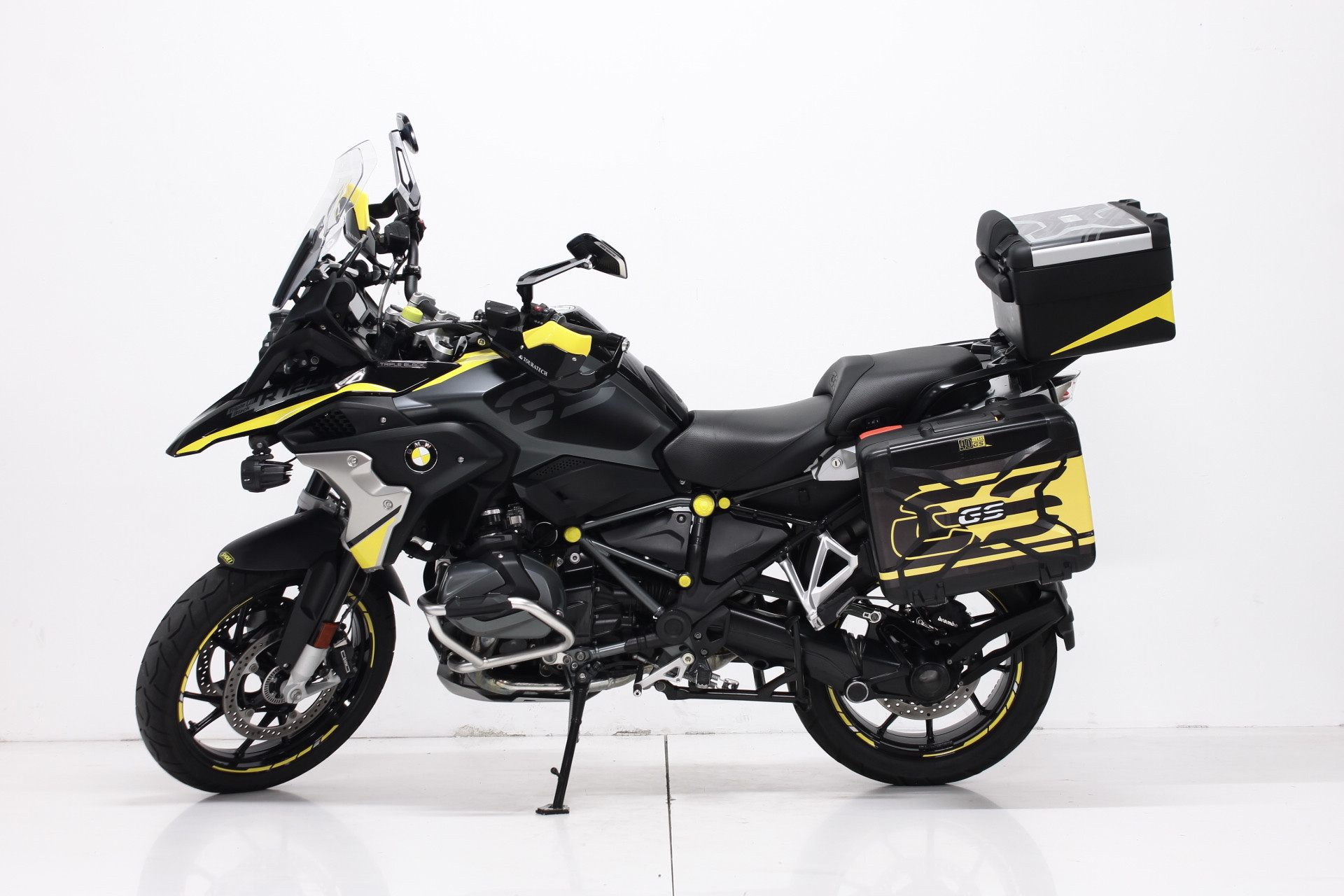 BMW R 1250 GS Triple Black-image-4