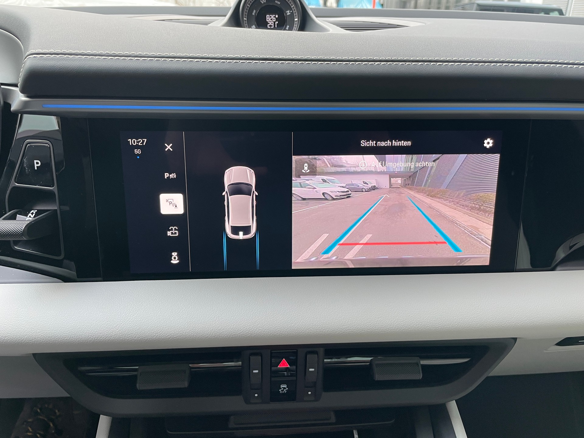 PORSCHE Macan 4 100kWh, Luftfederung, Panoramadach, usw-image-25