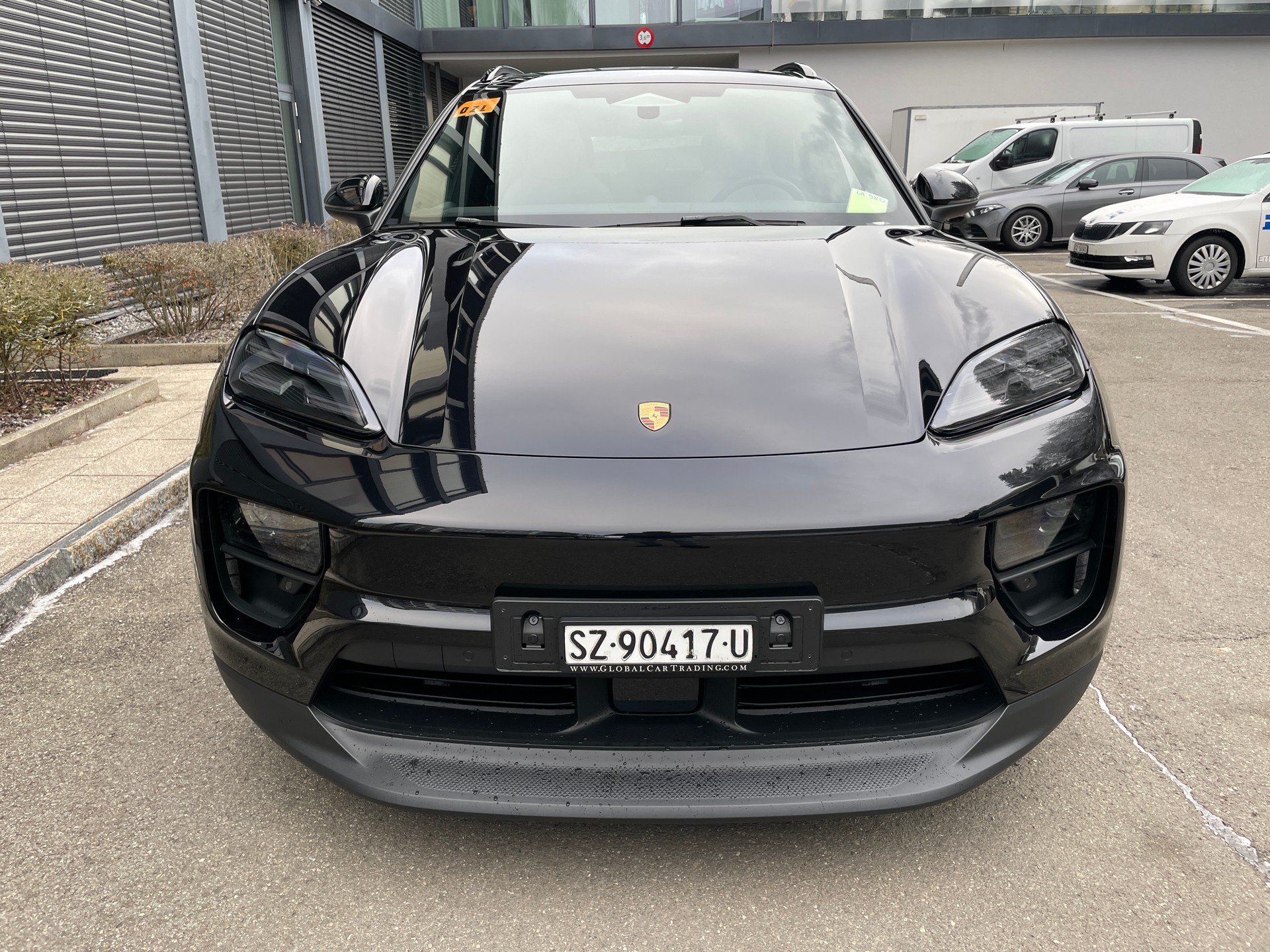 PORSCHE Macan 4 100kWh, Luftfederung, Panoramadach, usw-image-8
