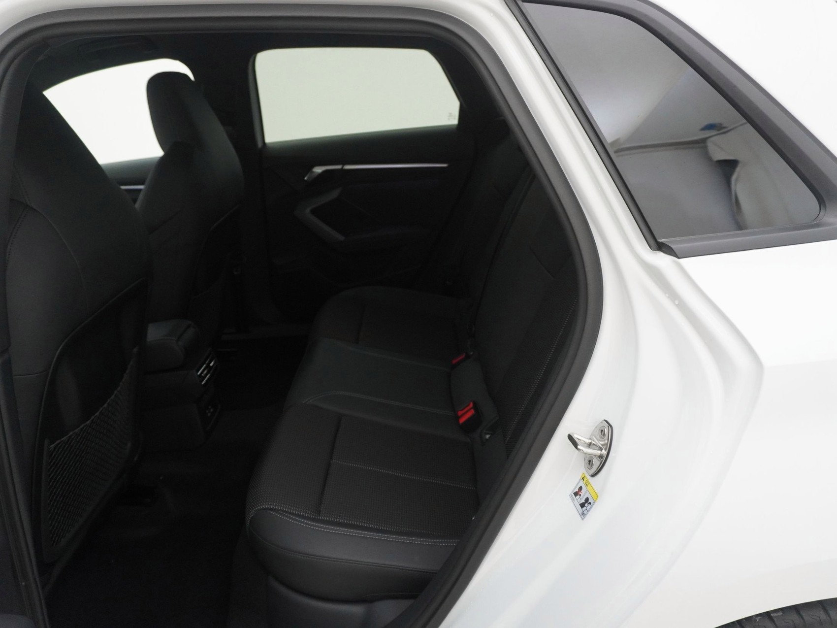 AUDI S3 Sportback 2.0 T FSI quattro S-Tronic-image-13