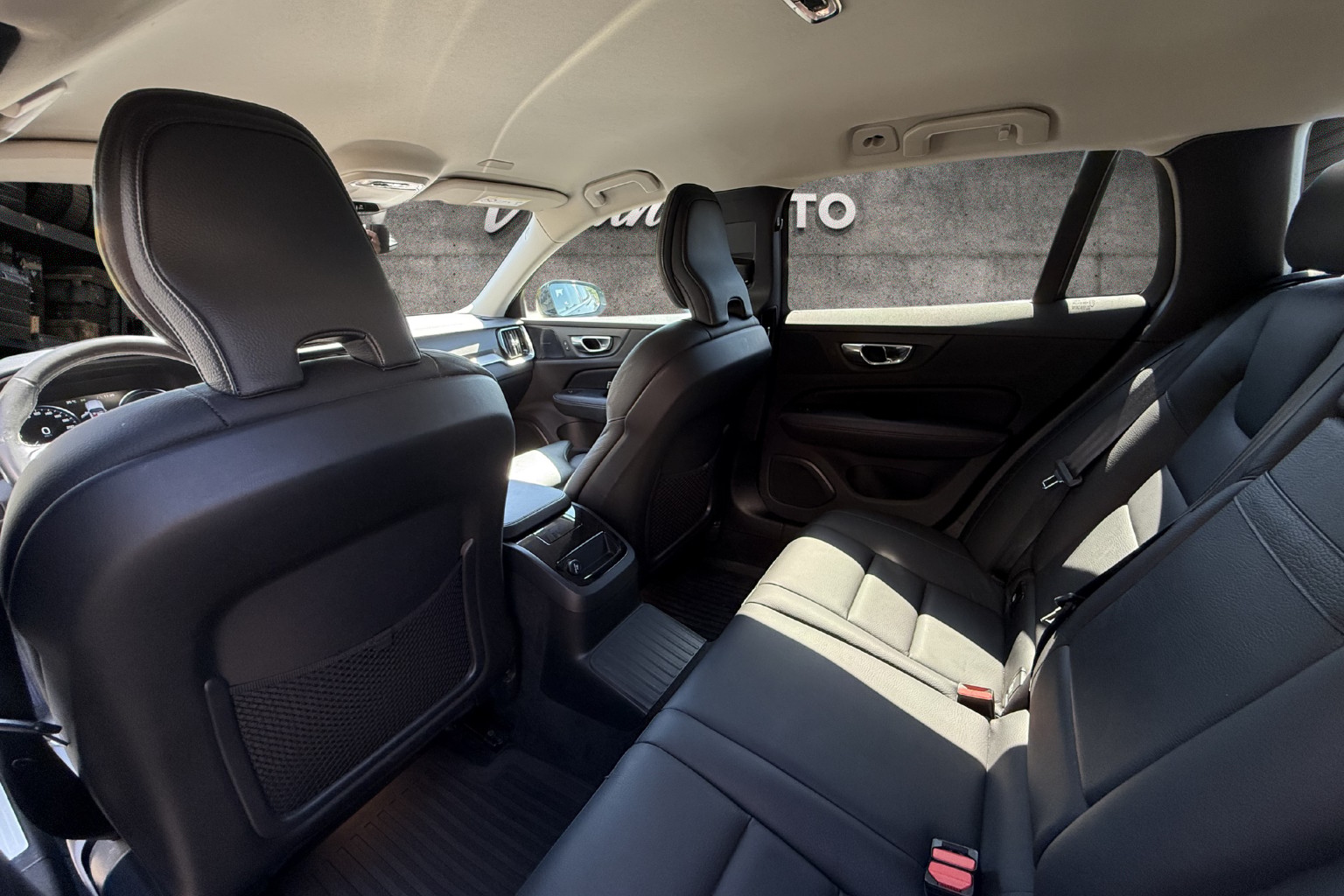 VOLVO V60 T6 eAWD Twin Engine Inscription Expression Geartronic-image-9