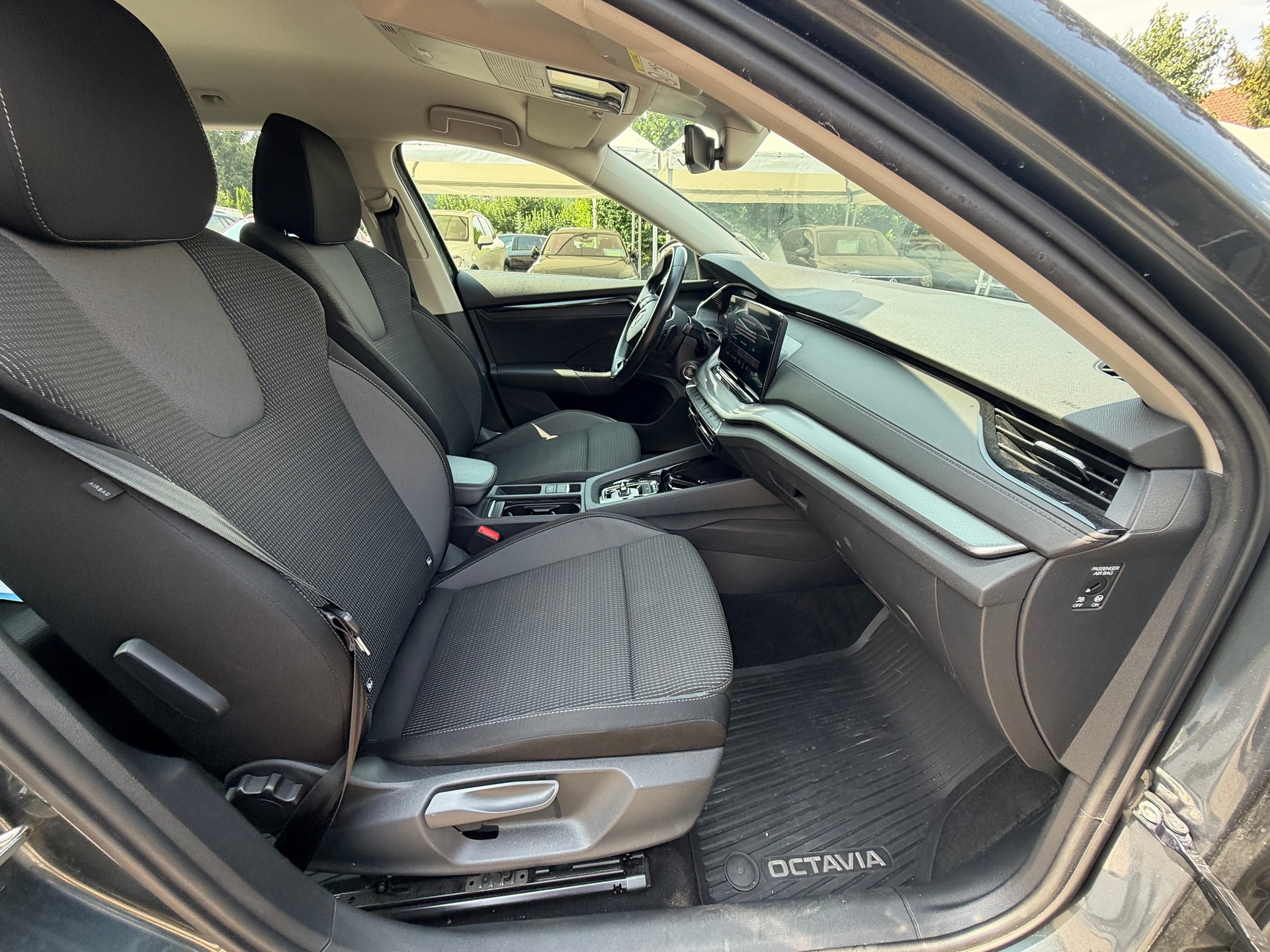 SKODA Octavia Combi 2.0 TDI DSG Ambition 4x4-image-9