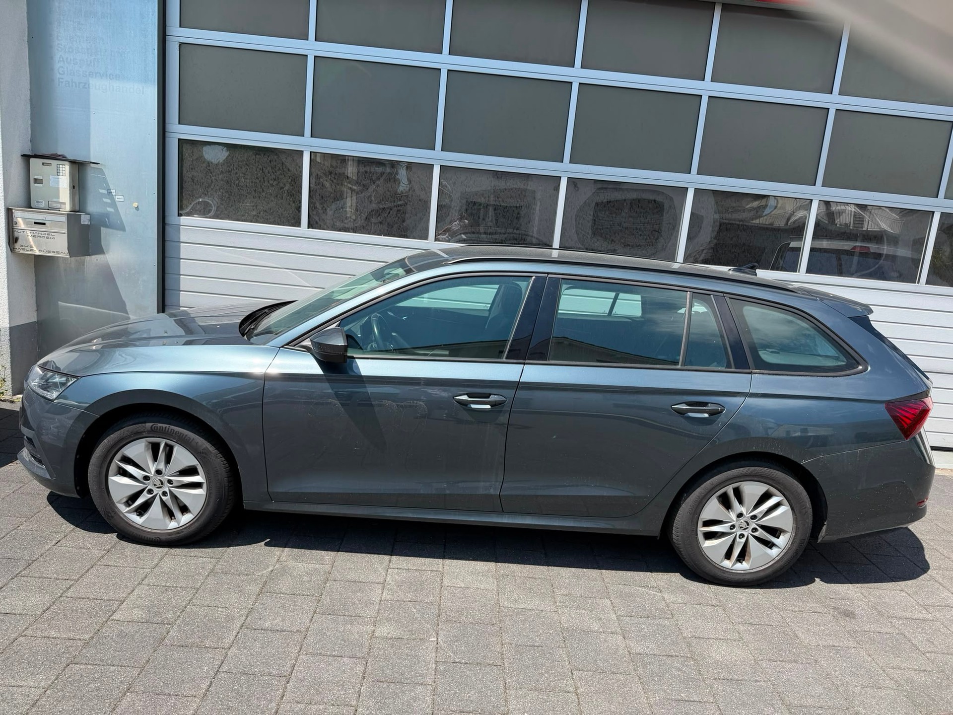 SKODA Octavia Combi 2.0 TDI DSG Ambition 4x4-image-2