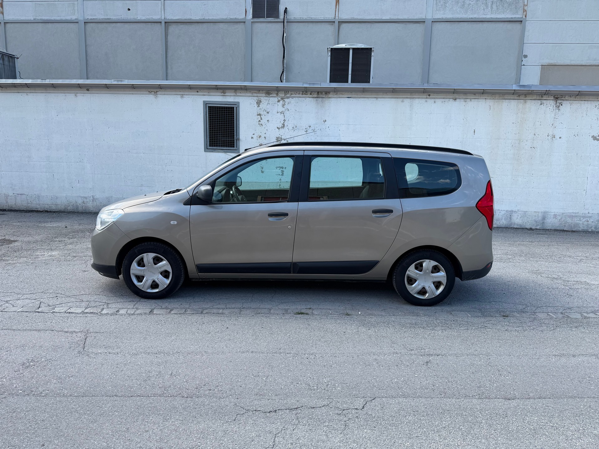 DACIA Lodgy 1.6 Lauréate-image-1