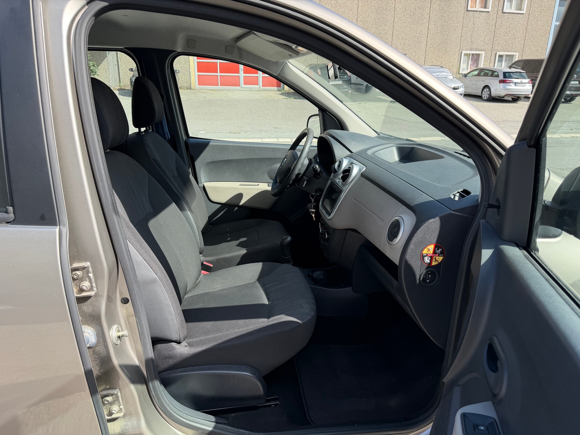 DACIA Lodgy 1.6 Lauréate-image-8