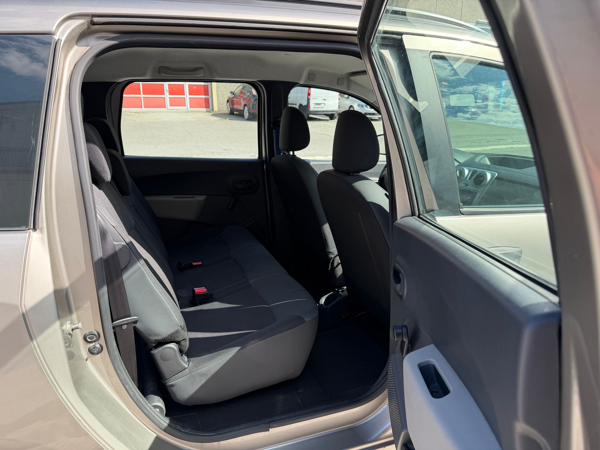 DACIA Lodgy 1.6 Lauréate-image-6