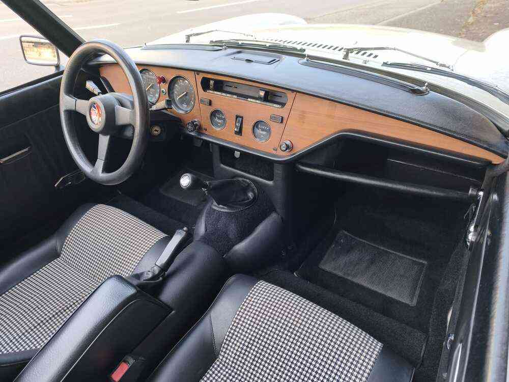 TRIUMPH Spitfire 1500-image-10