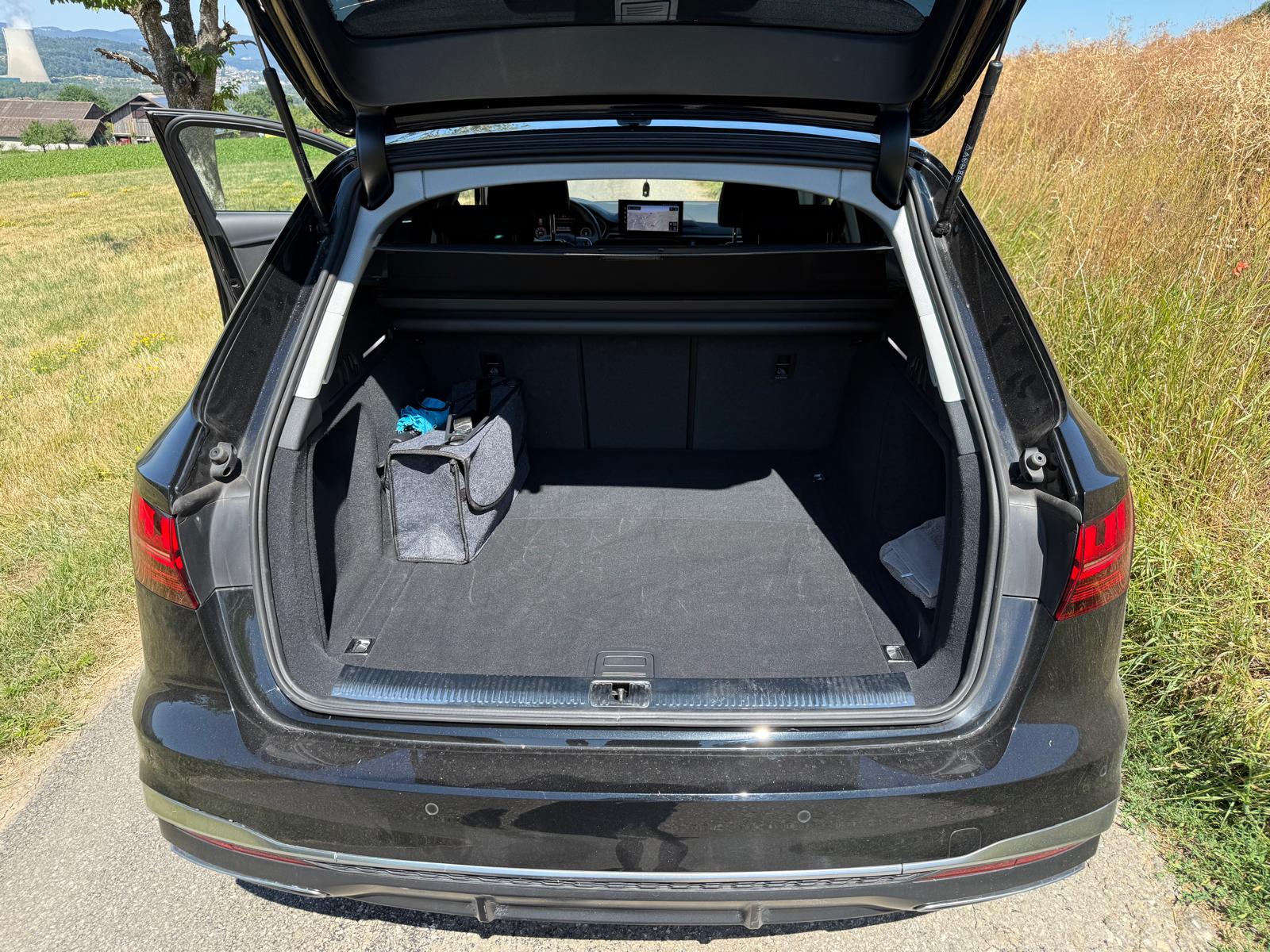 AUDI A4 Avant 40 TFSI S line S-tronic-image-8