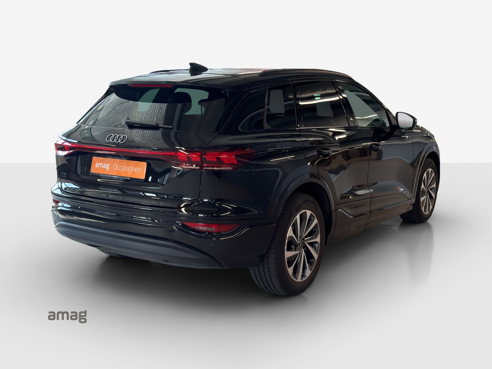 AUDI Q6 e-tron quattro-image-4