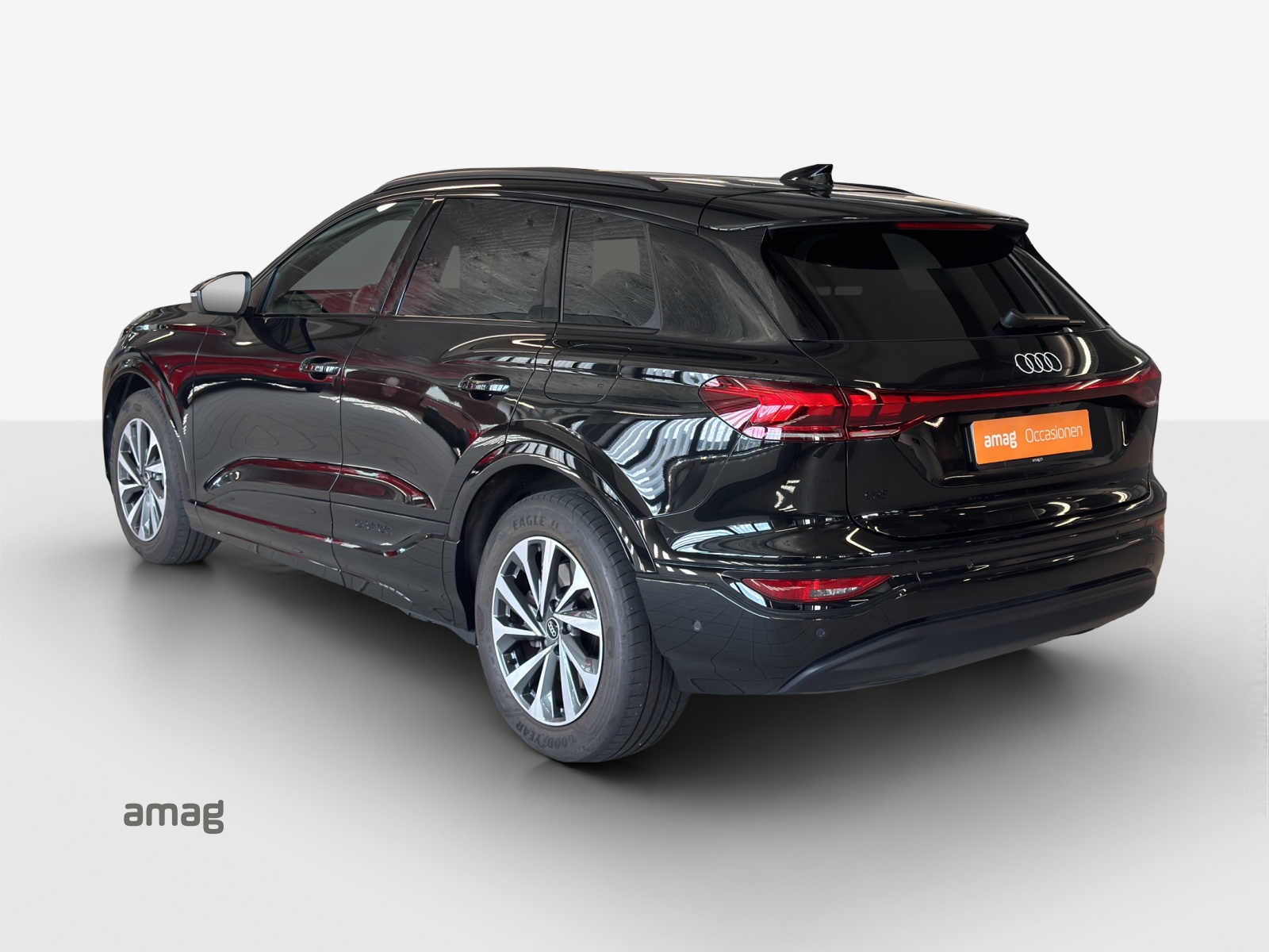AUDI Q6 e-tron quattro-showroom-element-2