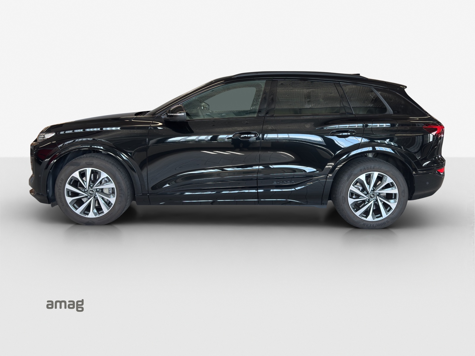 AUDI Q6 e-tron quattro-showroom-element-1