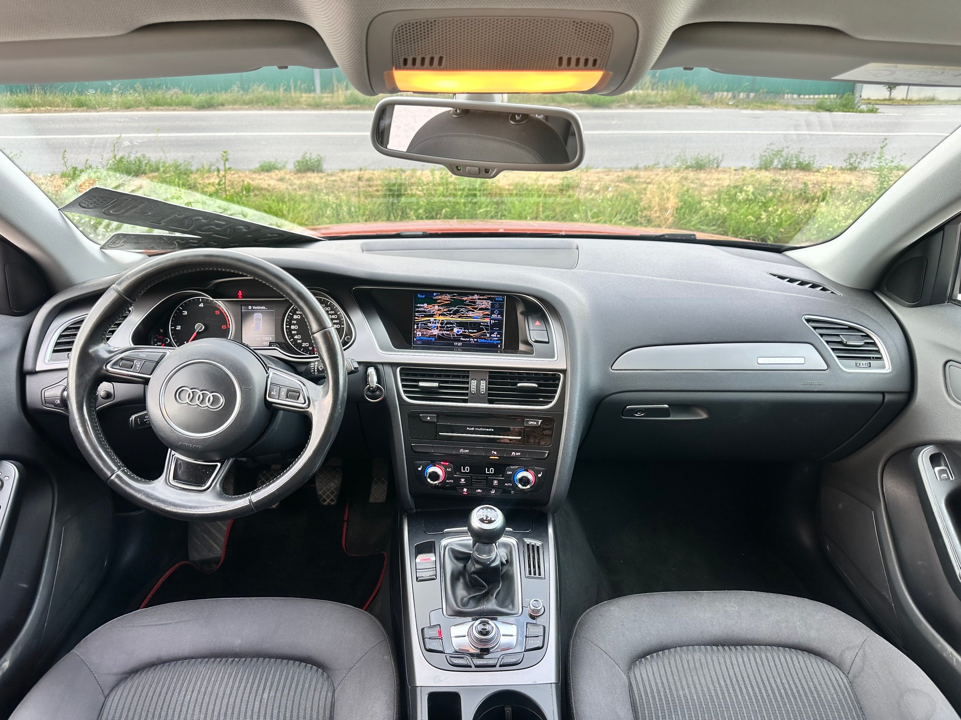 AUDI A4 Avant 2.0 TDI quattro-image-10