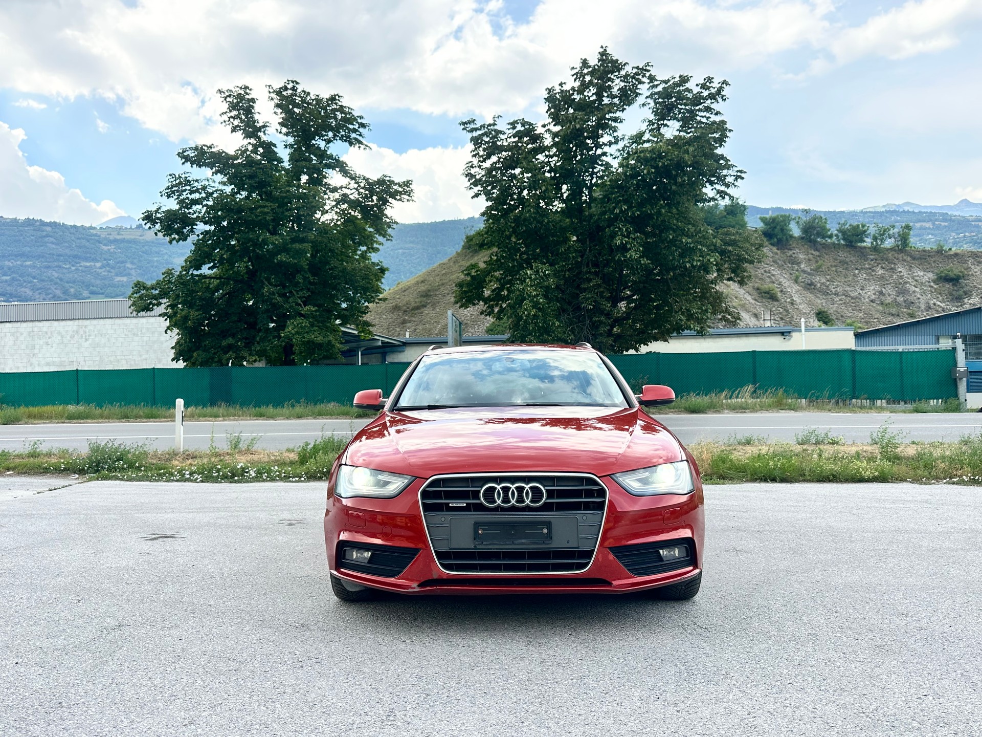 AUDI A4 Avant 2.0 TDI quattro-image-2