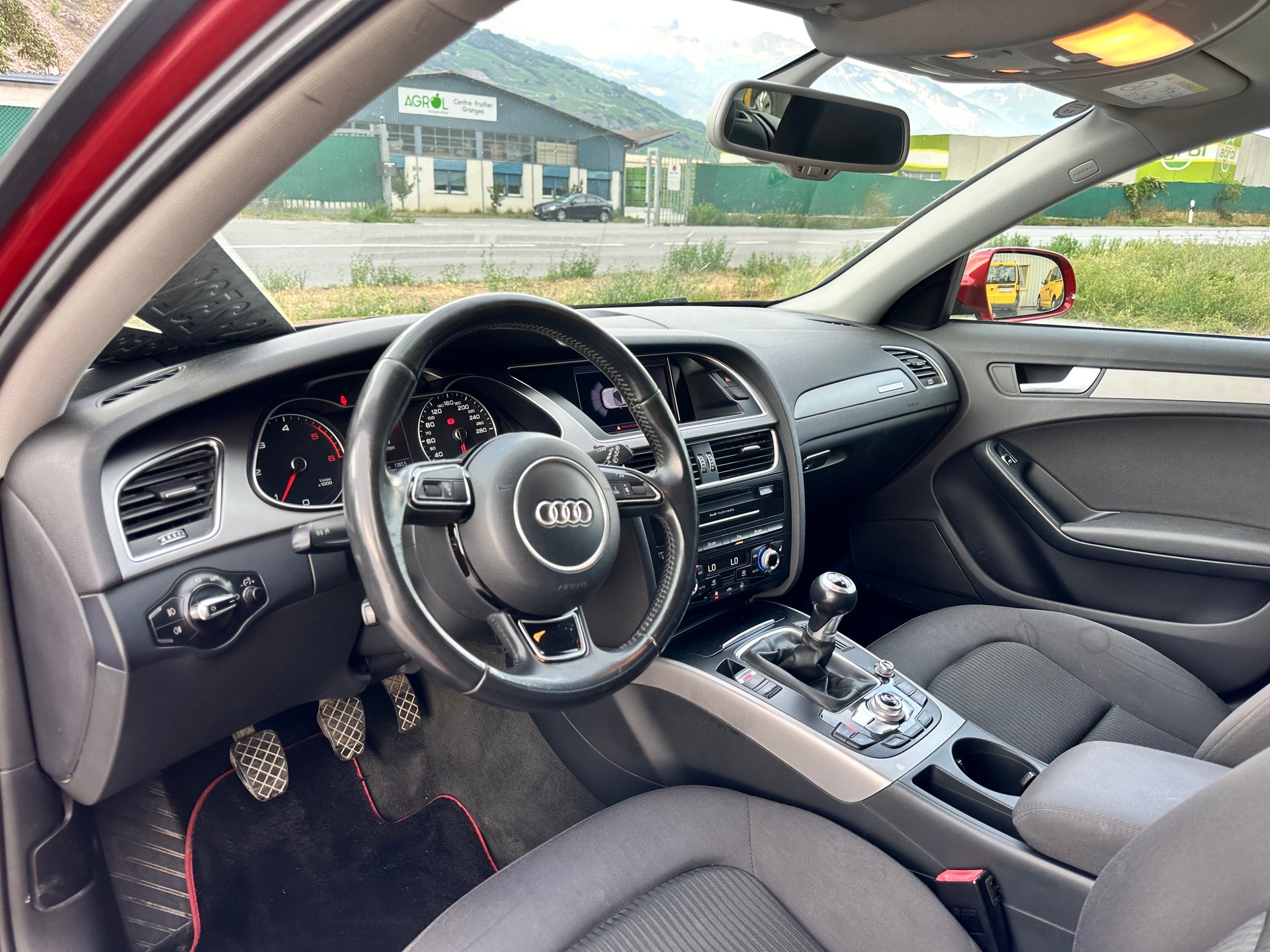 AUDI A4 Avant 2.0 TDI quattro-image-9
