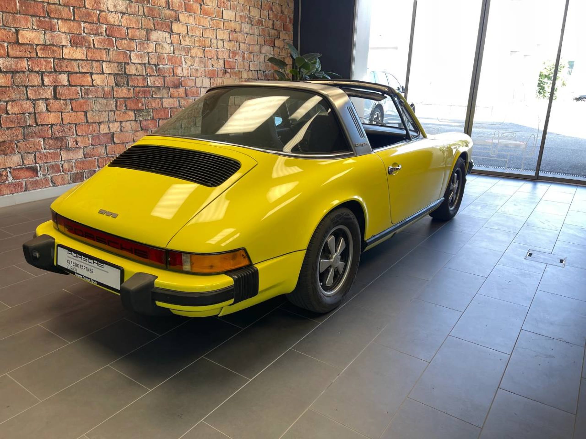 PORSCHE 911 Targa-image-18