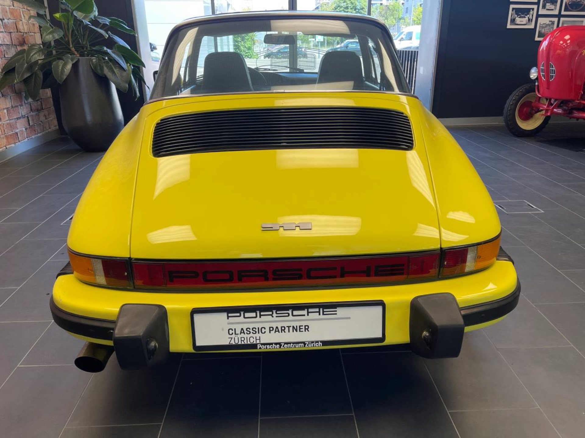 PORSCHE 911 Targa-image-8