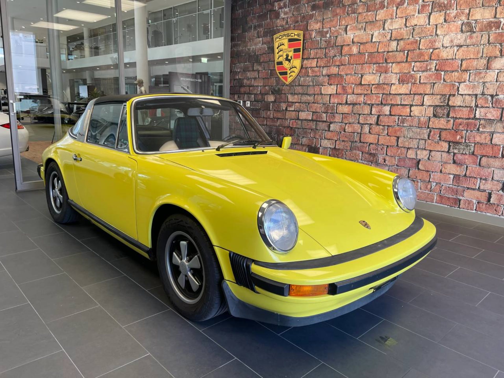 PORSCHE 911 Targa