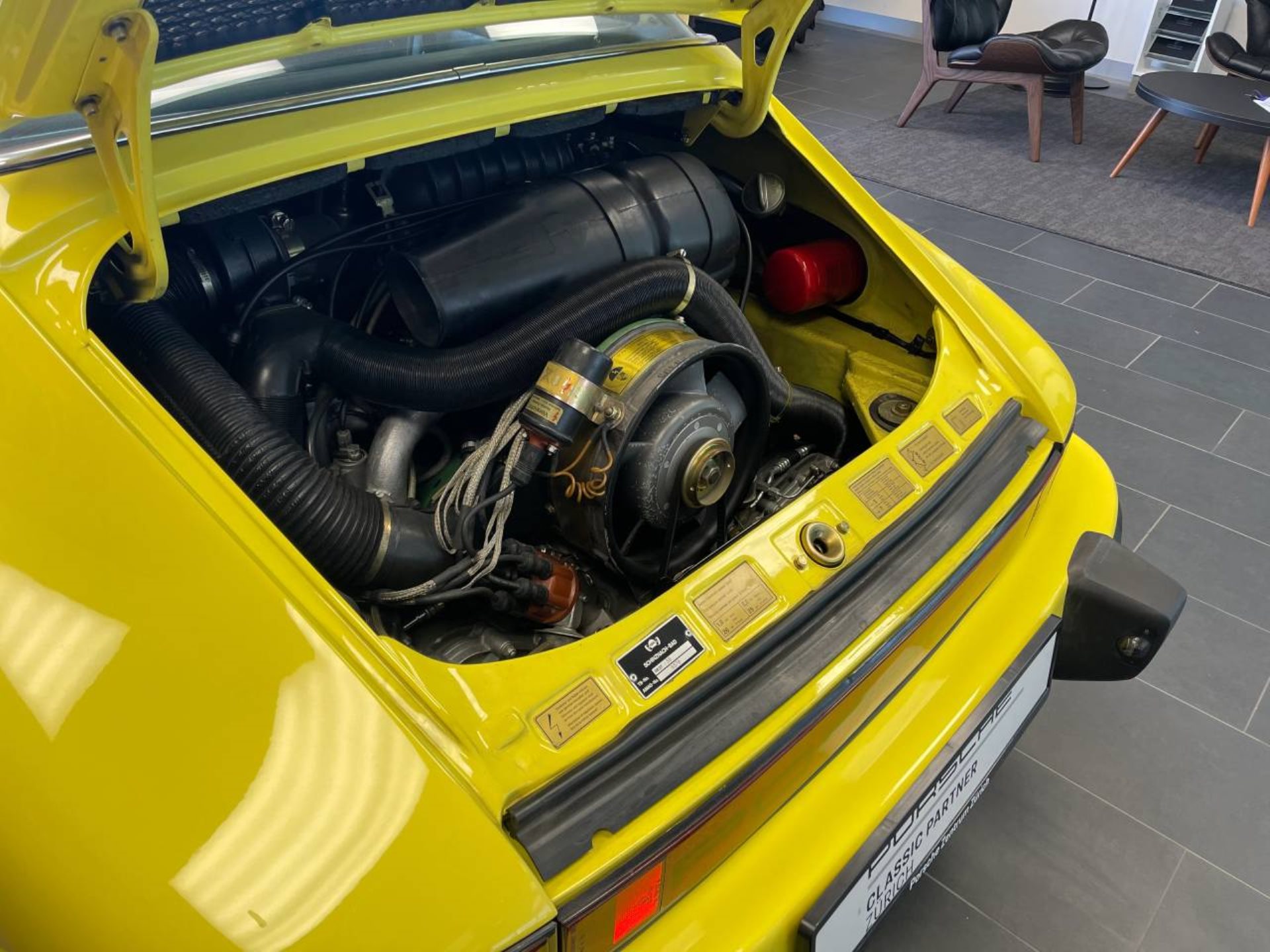 PORSCHE 911 Targa-image-14