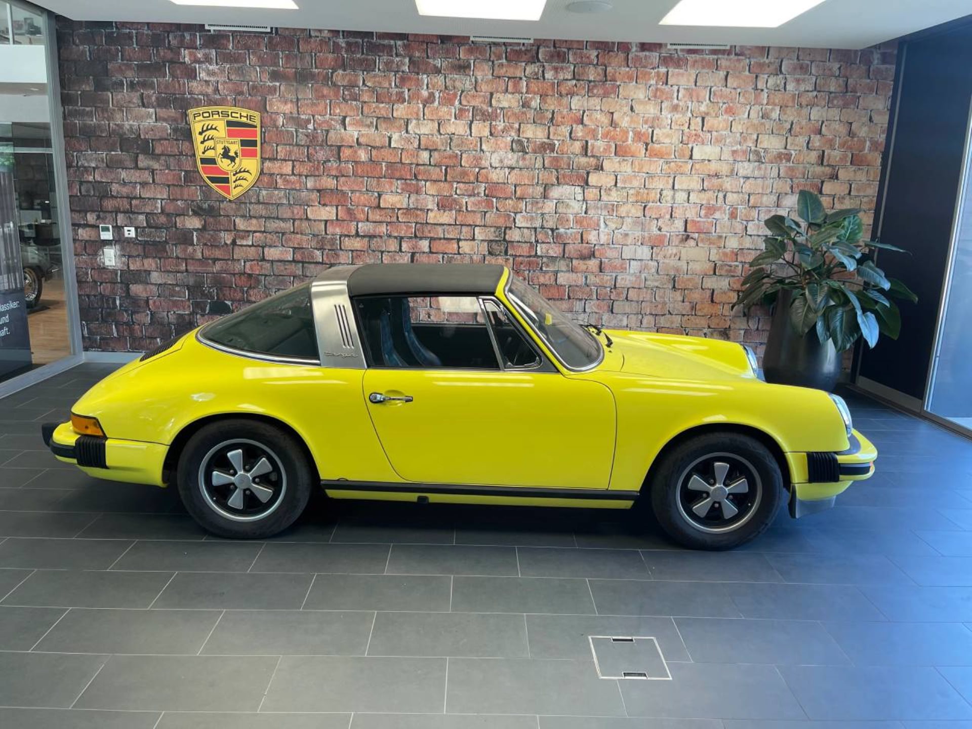 PORSCHE 911 Targa-image-16