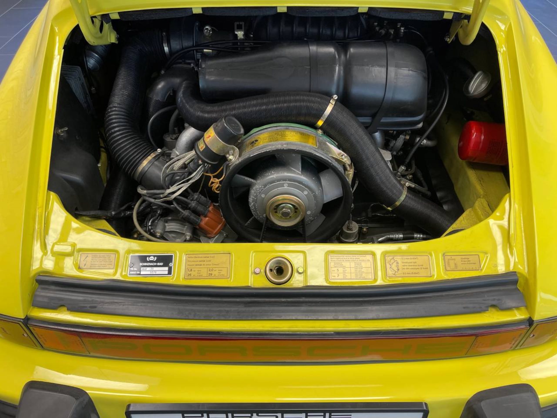 PORSCHE 911 Targa-image-9