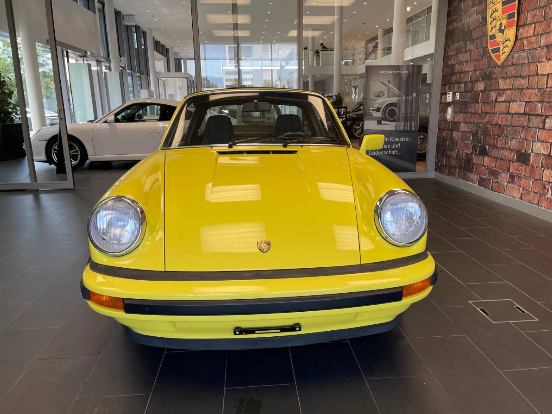 PORSCHE 911 Targa-image-15