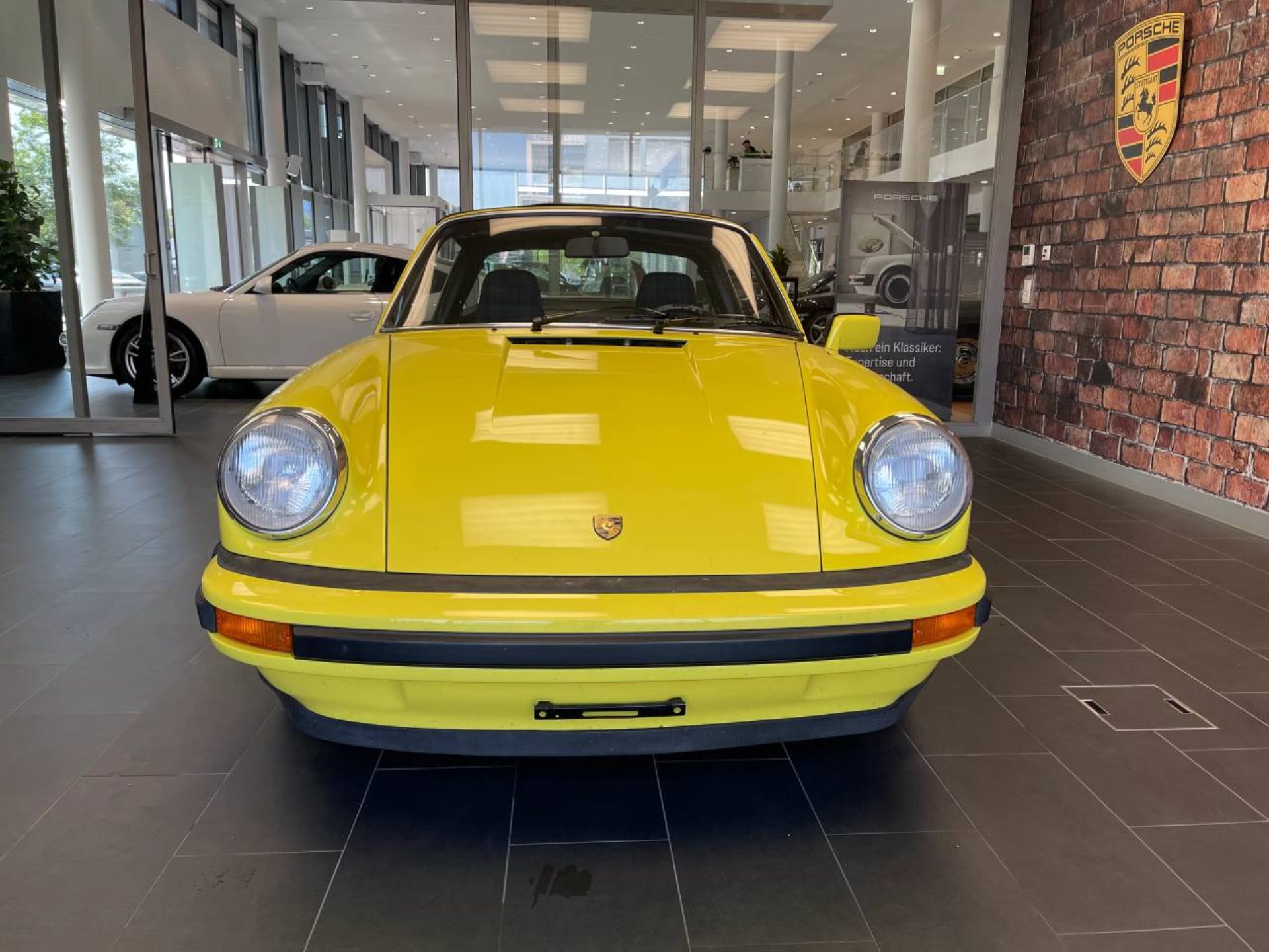 PORSCHE 911 Targa-image-13