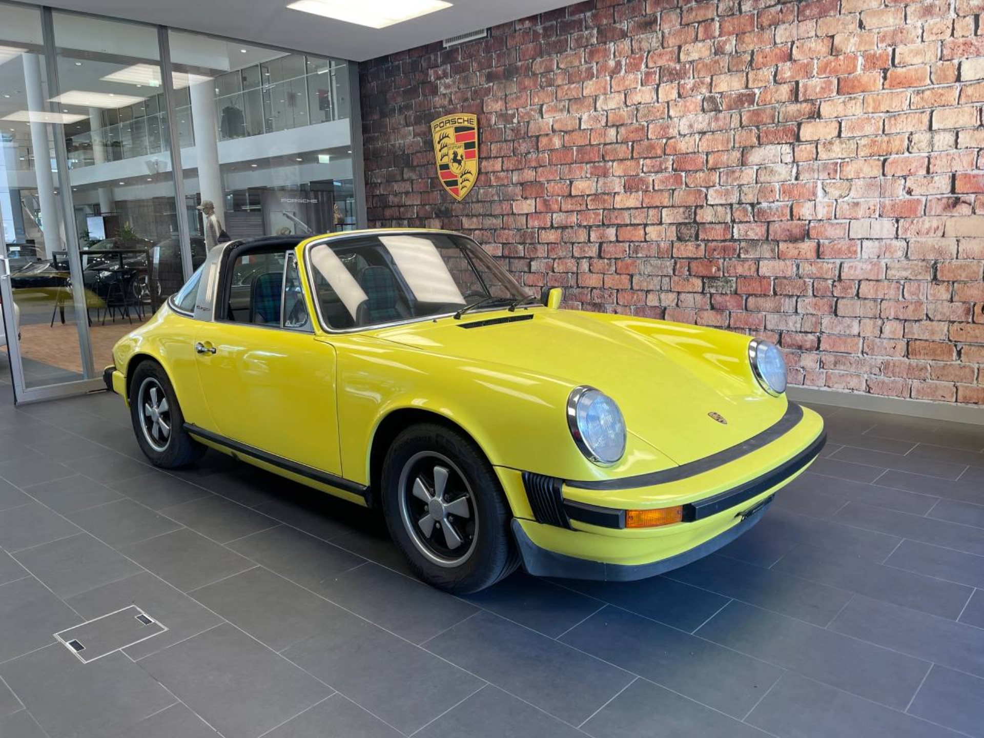 PORSCHE 911 Targa-image-5