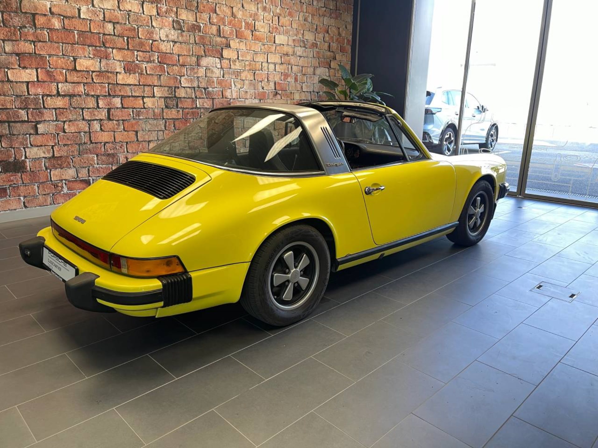 PORSCHE 911 Targa-image-21