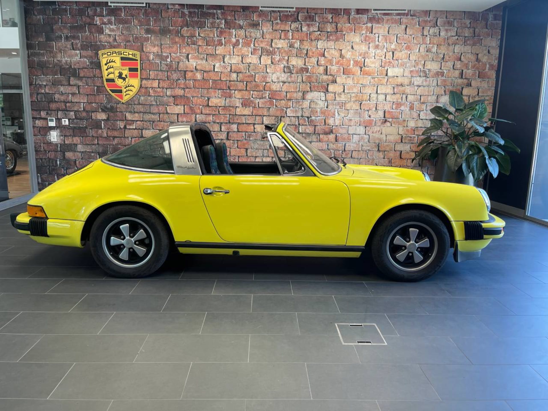 PORSCHE 911 Targa-showroom-element-1