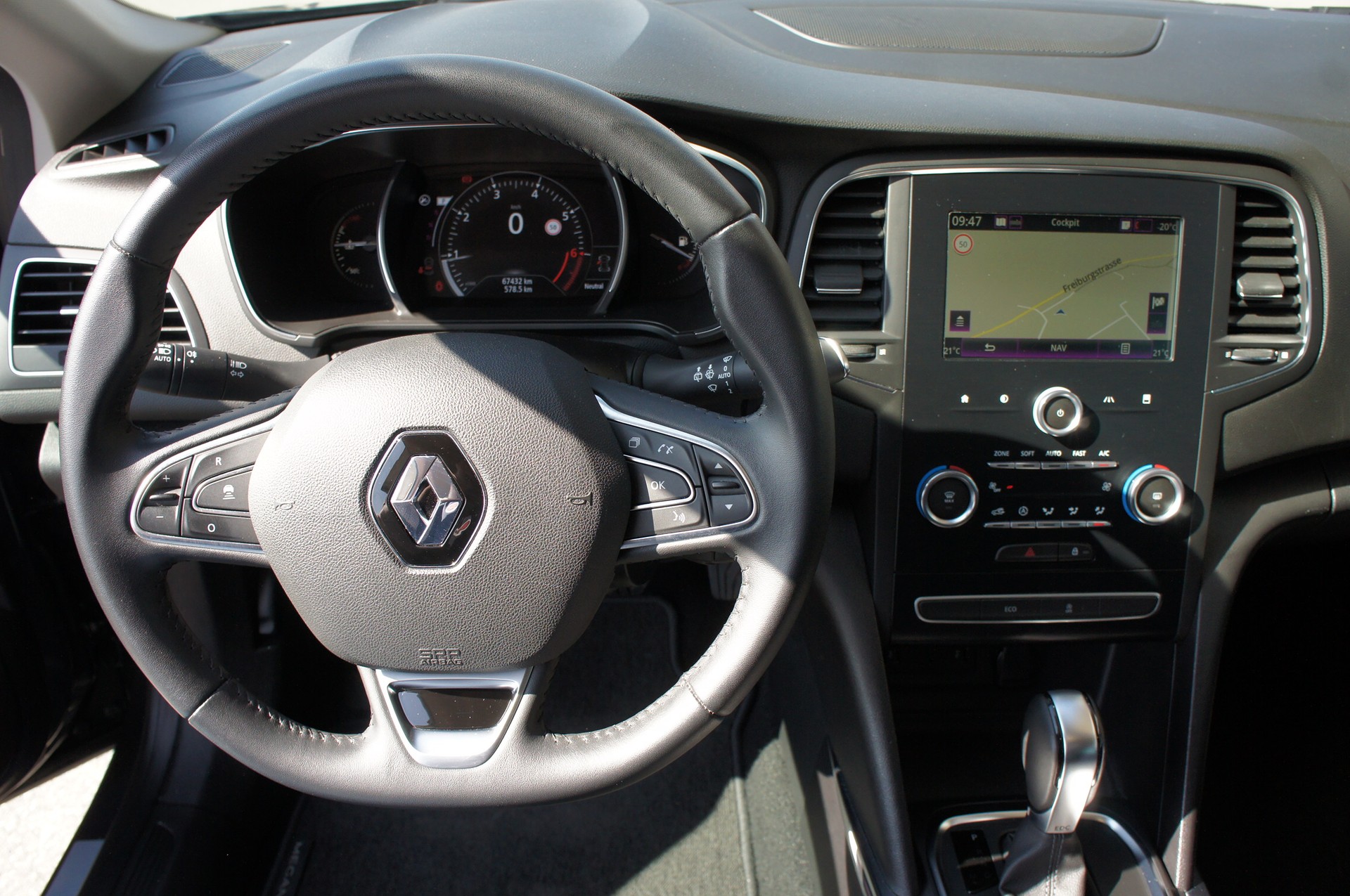 RENAULT Mégane Grandtour 1.3 16V Turbo GT Line EDC-image-17